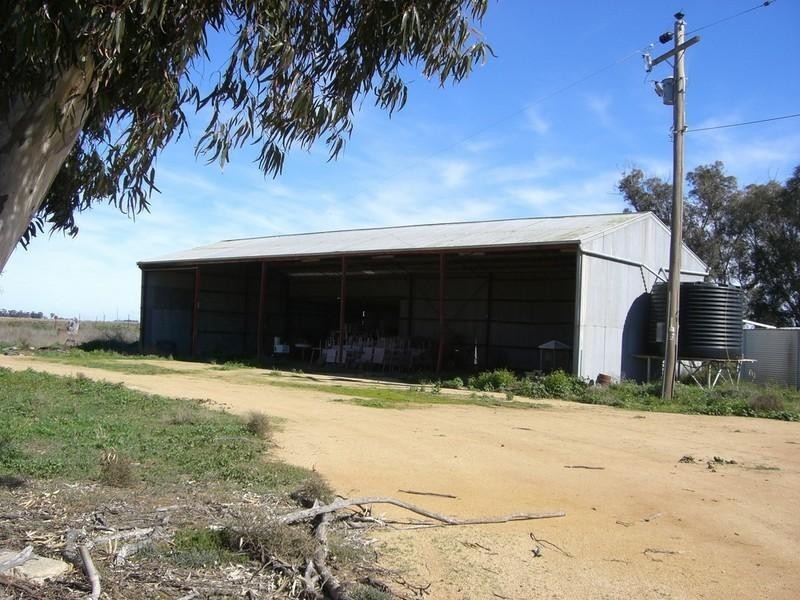 211 Royal Road, Deniliquin NSW 2710