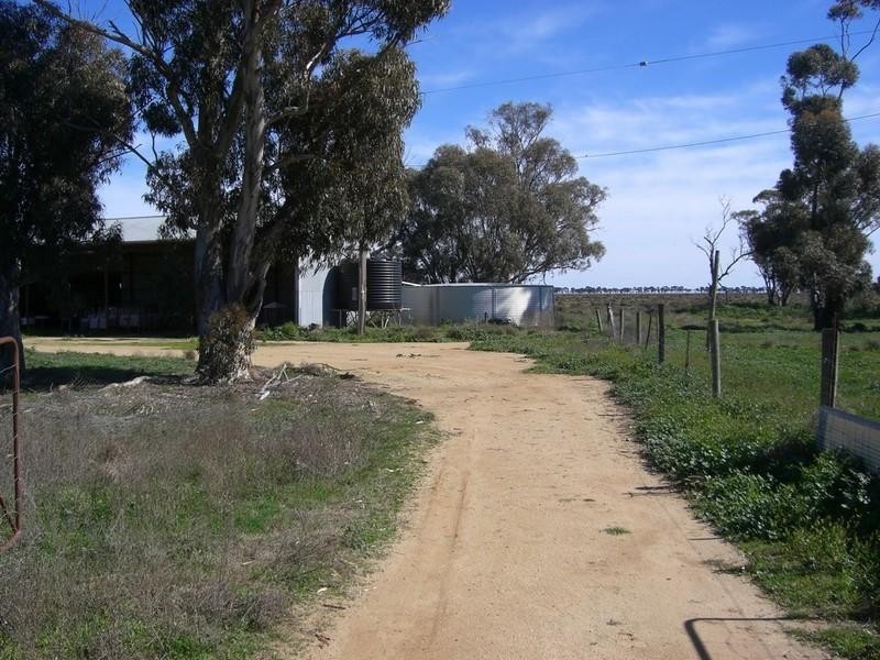 211 Royal Road, Deniliquin NSW 2710