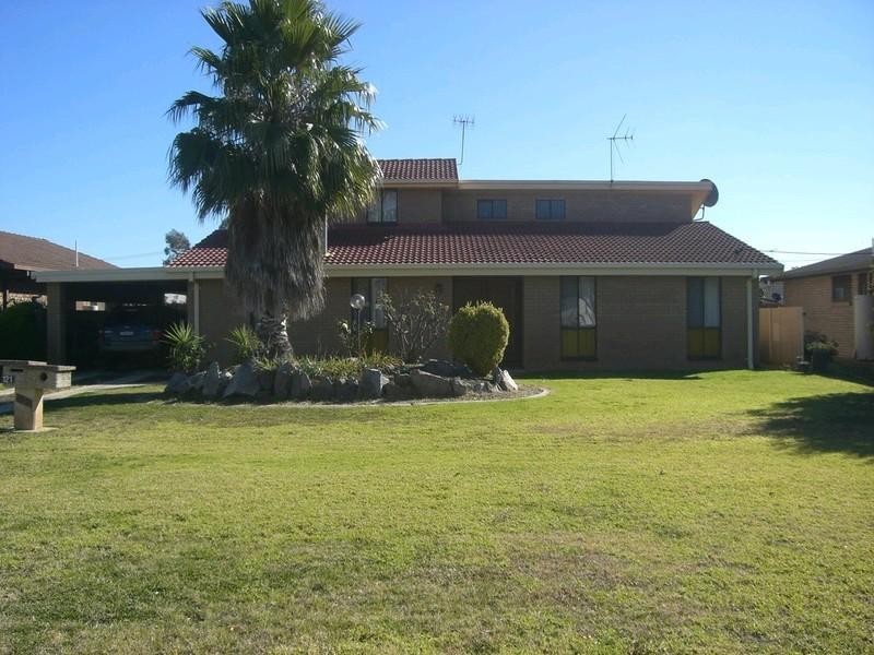 121 Hughes Street, Deniliquin NSW 2710