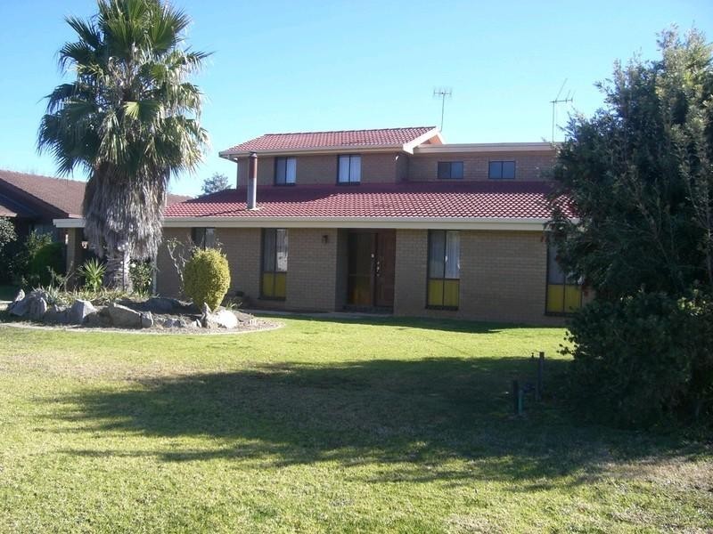 121 Hughes Street, Deniliquin NSW 2710