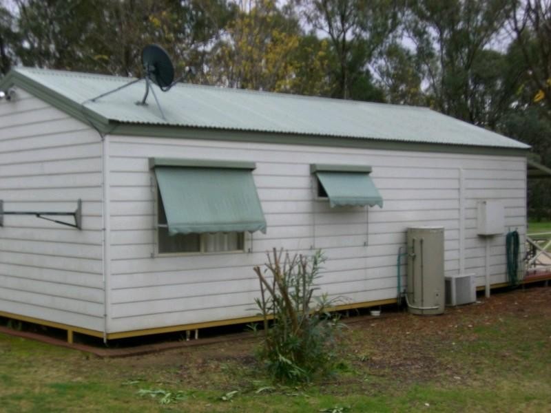 Unit 5/ Pioneer Tourist Park Hay Road, Deniliquin NSW 2710