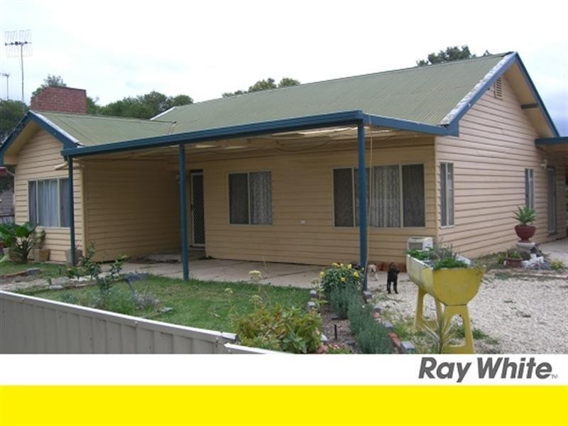 129 Wellington Street, Deniliquin NSW 2710