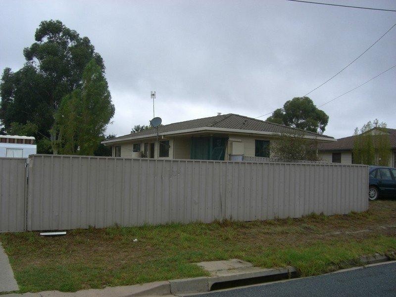 6 Ballantyne Crescent, Deniliquin NSW 2710