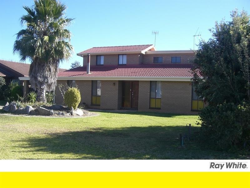 121 Hughes Street, Deniliquin NSW 2710
