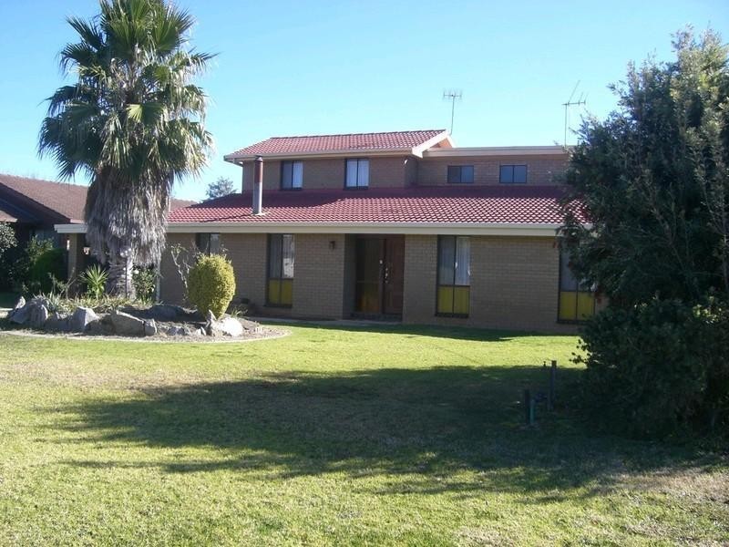 121 Hughes Street, Deniliquin NSW 2710