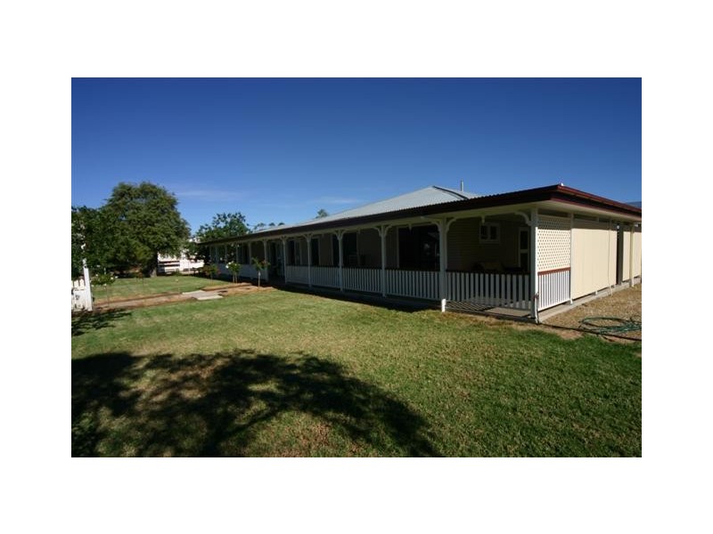 4 Knox Street, Dalby QLD 4405