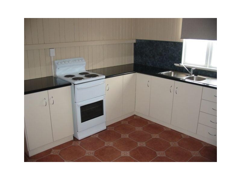 24 Charles Street, Dalby QLD 4405