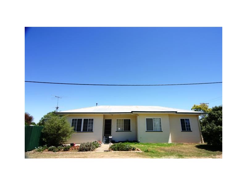 2 Vowles Street, Dalby QLD 4405