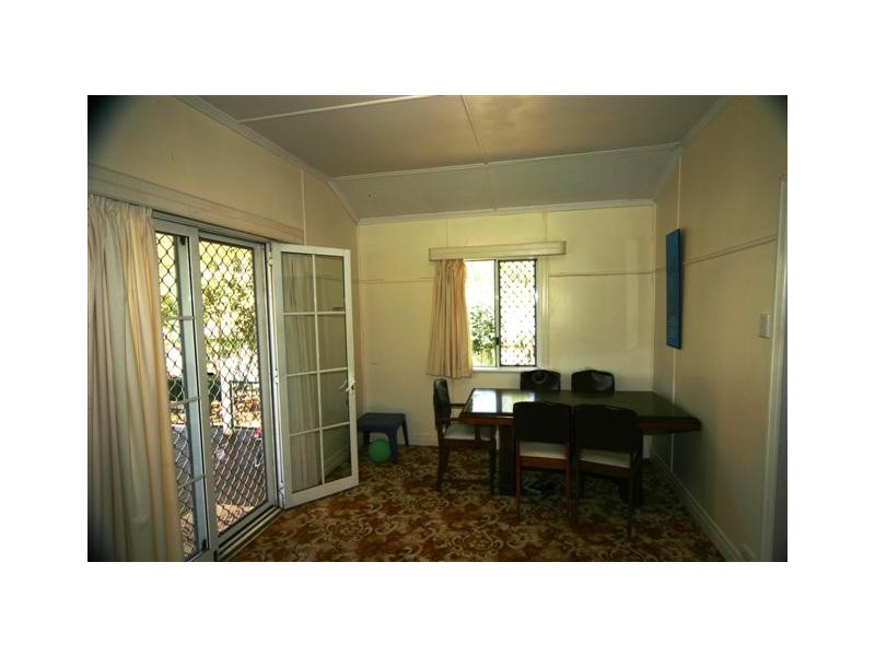 2 Vowles Street, Dalby QLD 4405