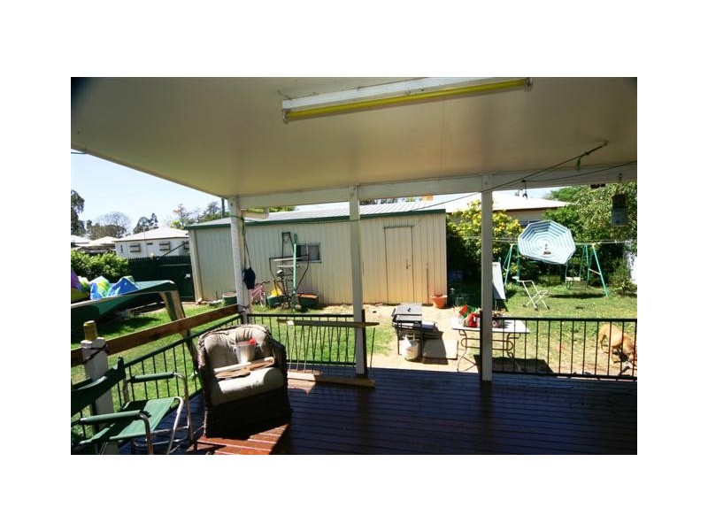 2 Vowles Street, Dalby QLD 4405