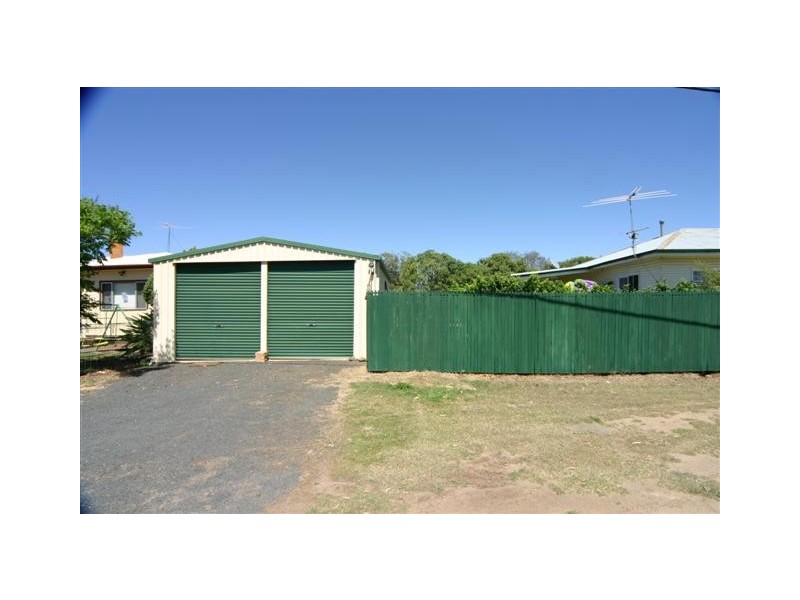 2 Vowles Street, Dalby QLD 4405