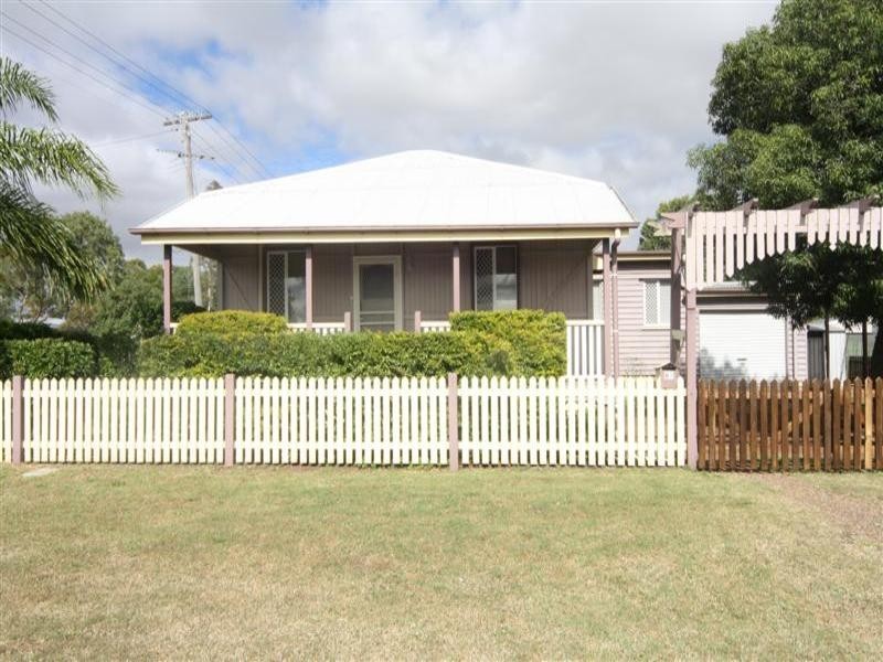 82 Edward Street, Dalby QLD 4405
