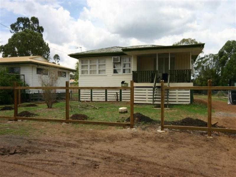 13 Nearhos Street, Dalby QLD 4405