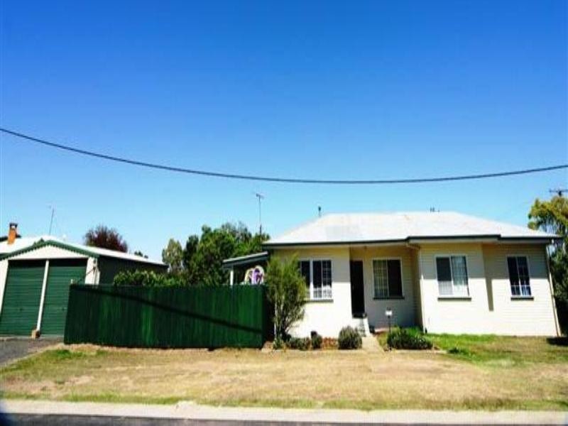 2 Vowles Street, Dalby QLD 4405