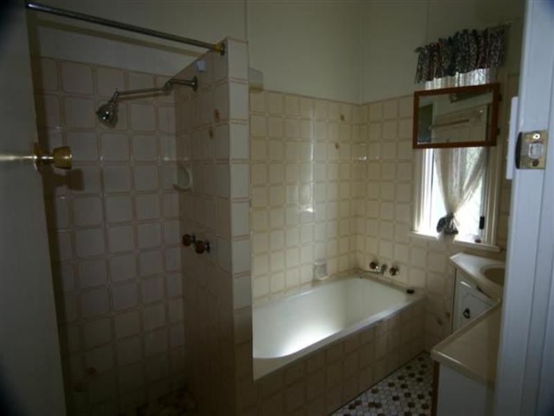 2 Vowles Street, Dalby QLD 4405