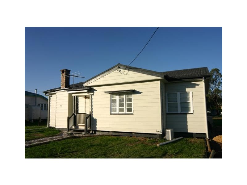 29 Edward Street, Dalby QLD 4405