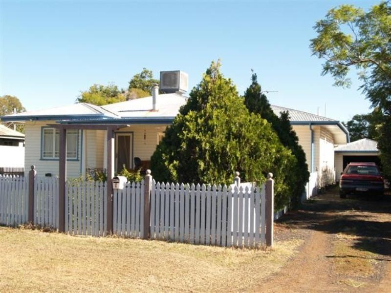 4 Wooburn Street, Dalby QLD 4405