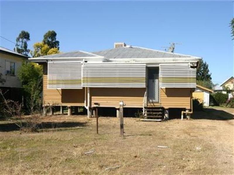 39 Charles Street, Dalby QLD 4405