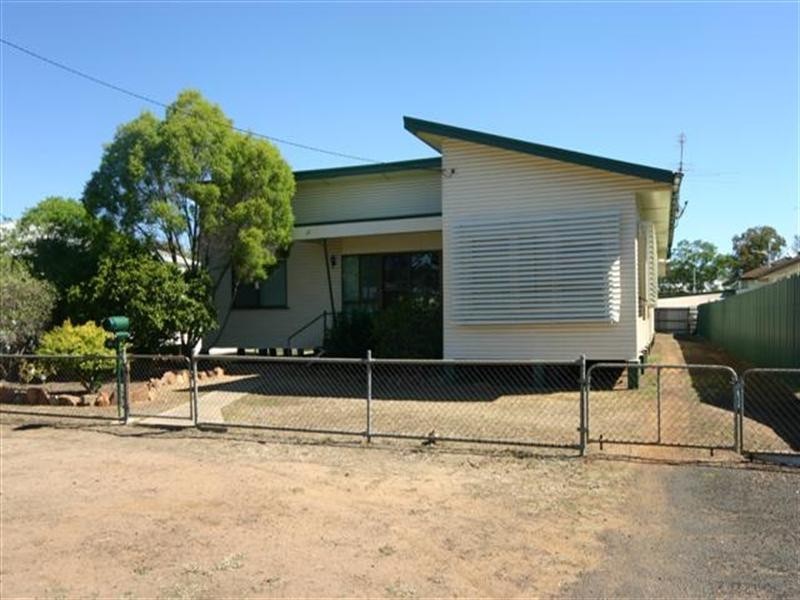 32 Edward Street, Dalby QLD 4405