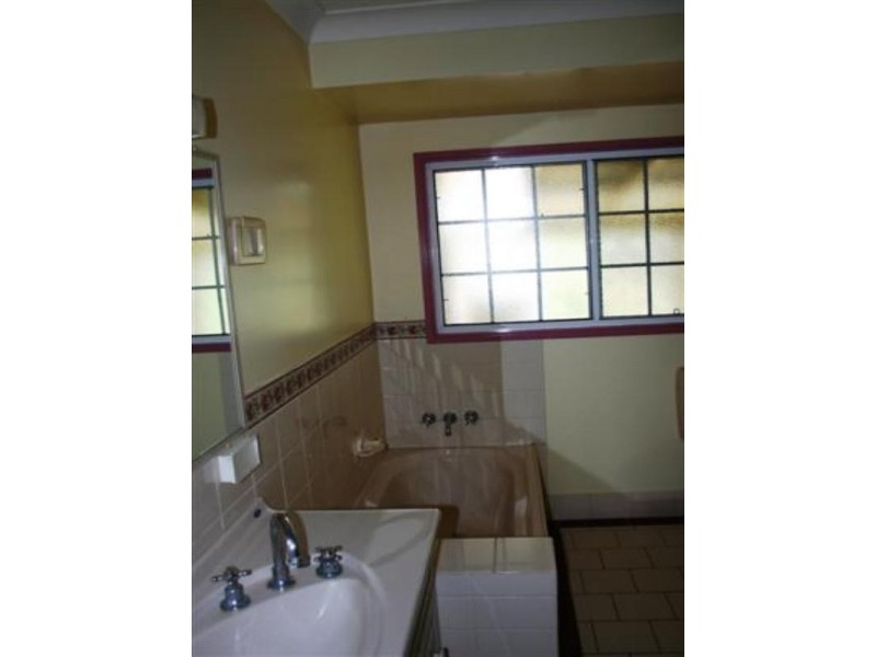 99 Oakwood Street, Dalby QLD 4405