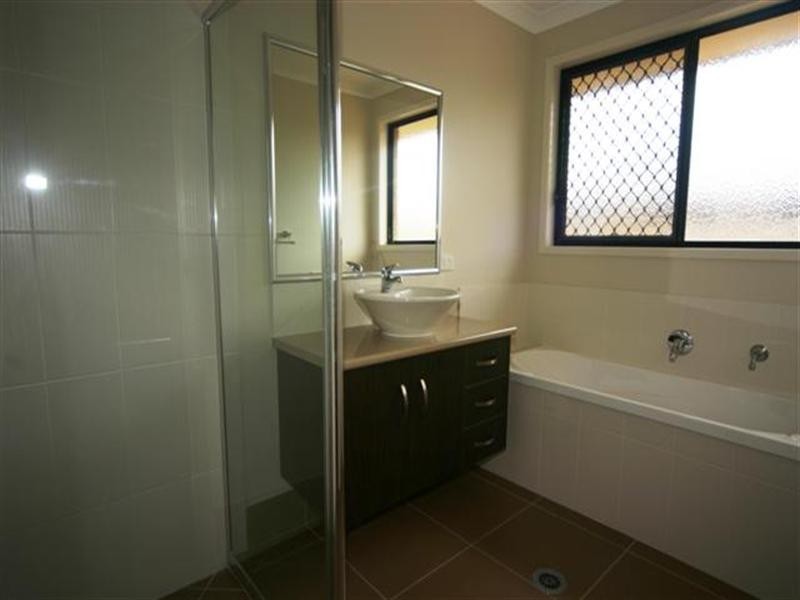 5 St Andrew Chase, Dalby QLD 4405