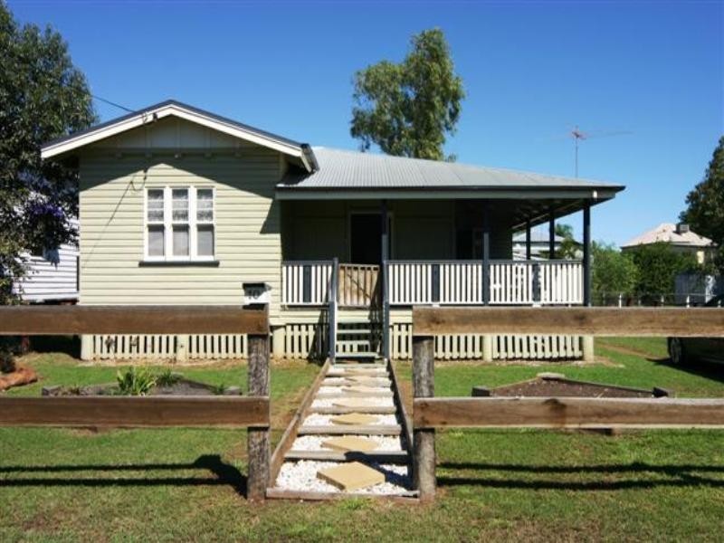 10 Carlow Drive, Dalby QLD 4405