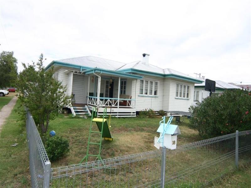 38 Nicholson Street, Dalby QLD 4405