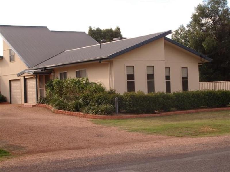2/112 Condamine Street, Dalby QLD 4405