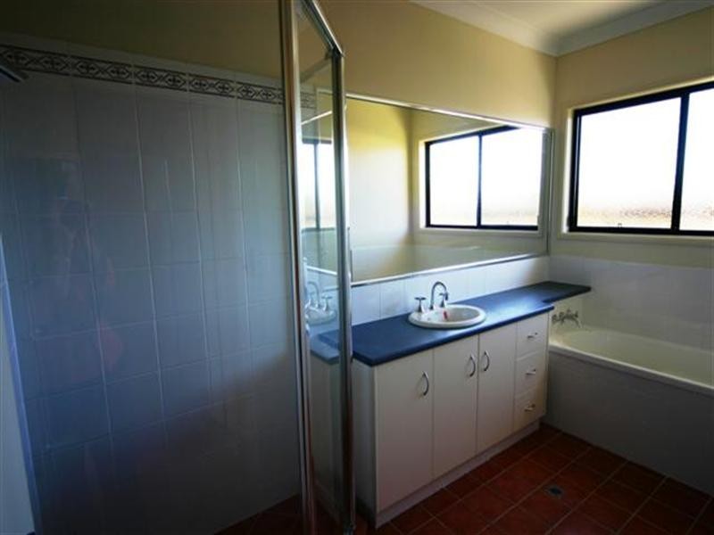 38 Glen Eagles Drive, Dalby QLD 4405