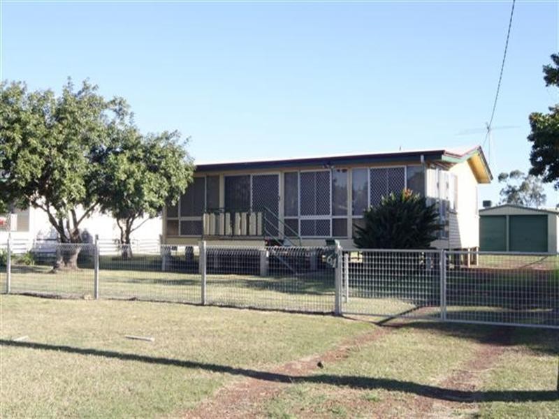 64 Palmer Street, Dalby QLD 4405