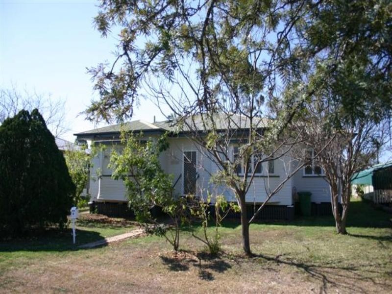 9 Dunmall Street, Dalby QLD 4405