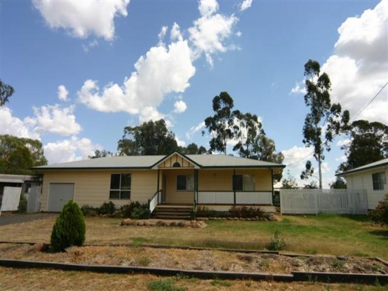 10 Russell Street, Dalby QLD 4405