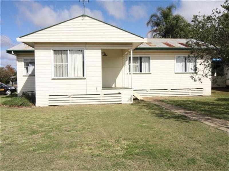 118 Bunya Street, Dalby QLD 4405