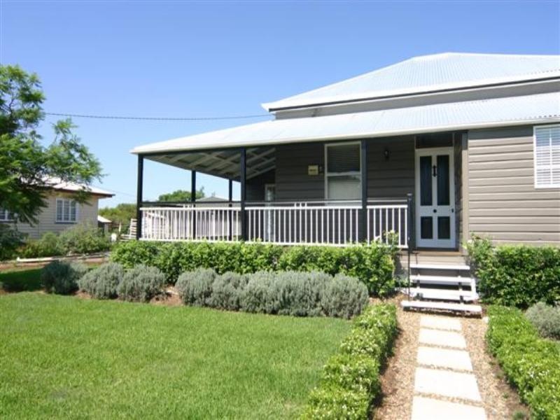 26 Bunya Street, Dalby QLD 4405