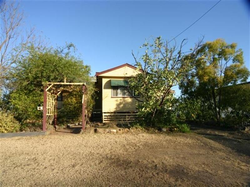 65 Myall Street, Dalby QLD 4405