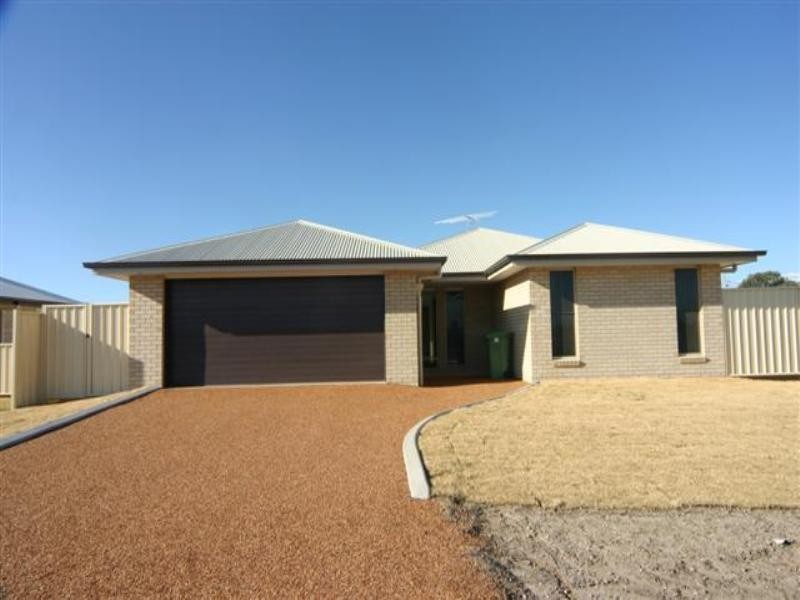 5 Keys Place, Dalby QLD 4405