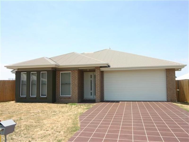 6 St Andrews Chase, Dalby QLD 4405