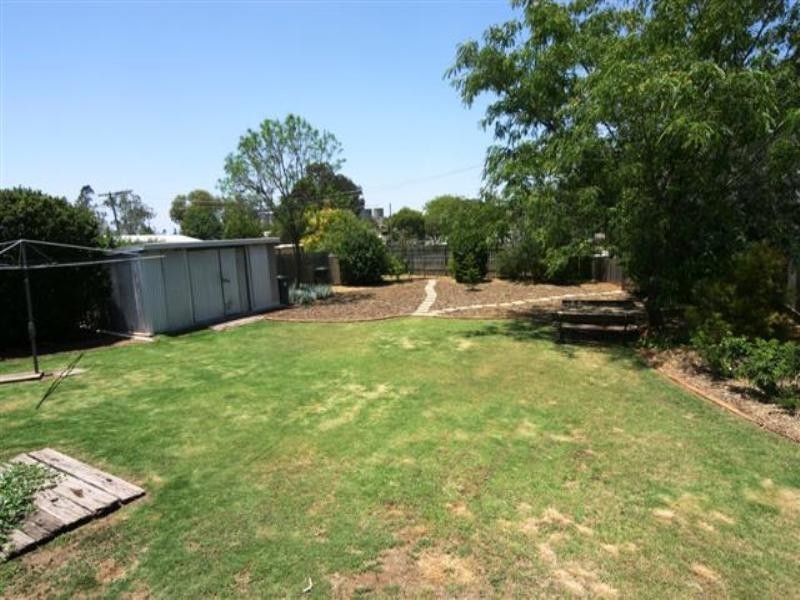 11 Leichhardt Avenue, Dalby QLD 4405