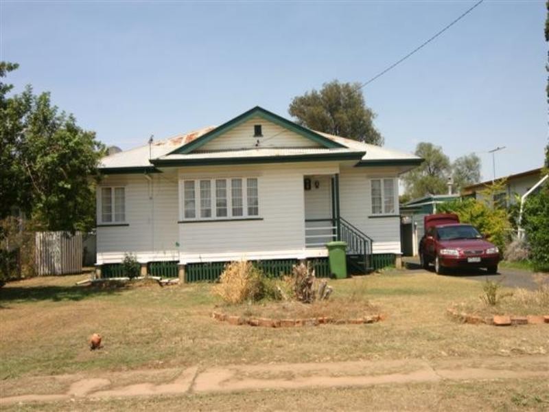130 Bunya Street, Dalby QLD 4405