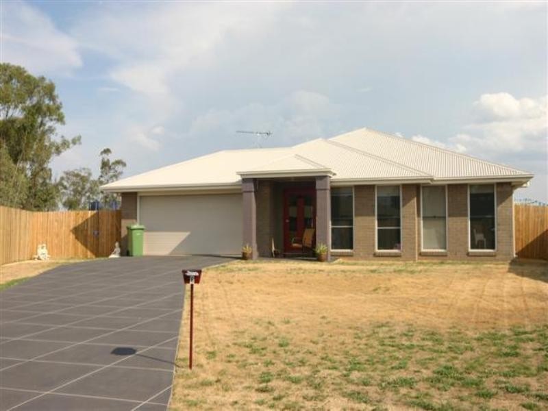 8 St Andrews Chase, Dalby QLD 4405