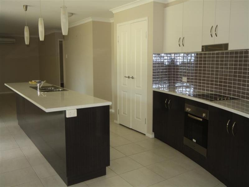 8 St Andrews Chase, Dalby QLD 4405