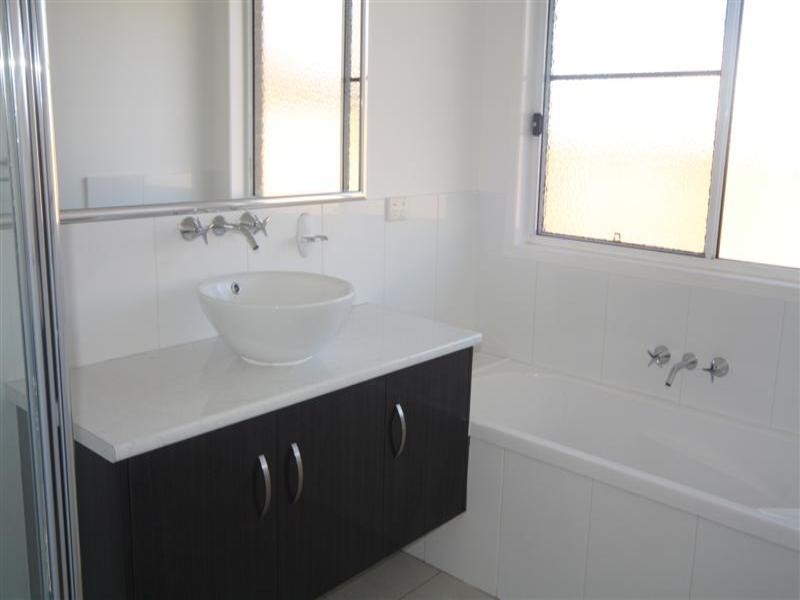 8 St Andrews Chase, Dalby QLD 4405