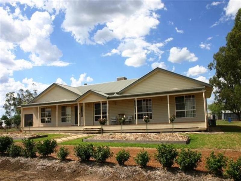 38 Sandalwood Avenue West, Dalby QLD 4405