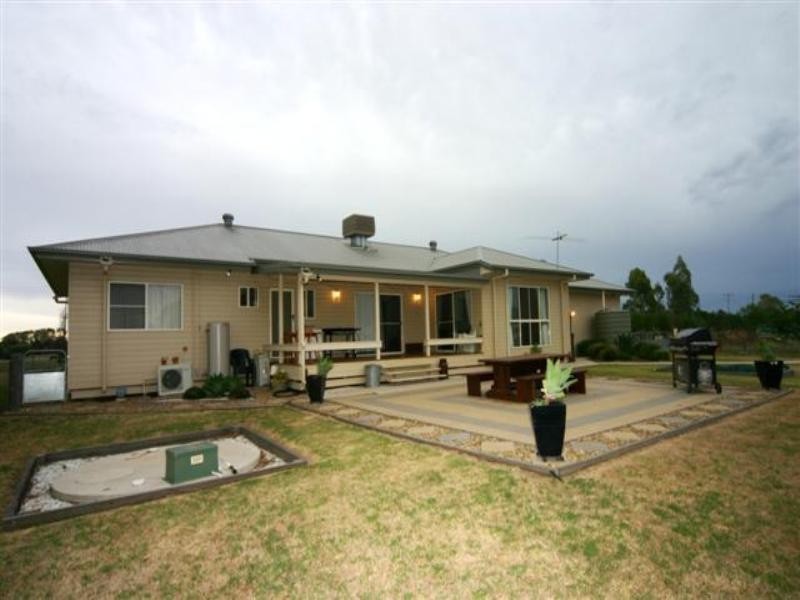 38 Sandalwood Avenue West, Dalby QLD 4405