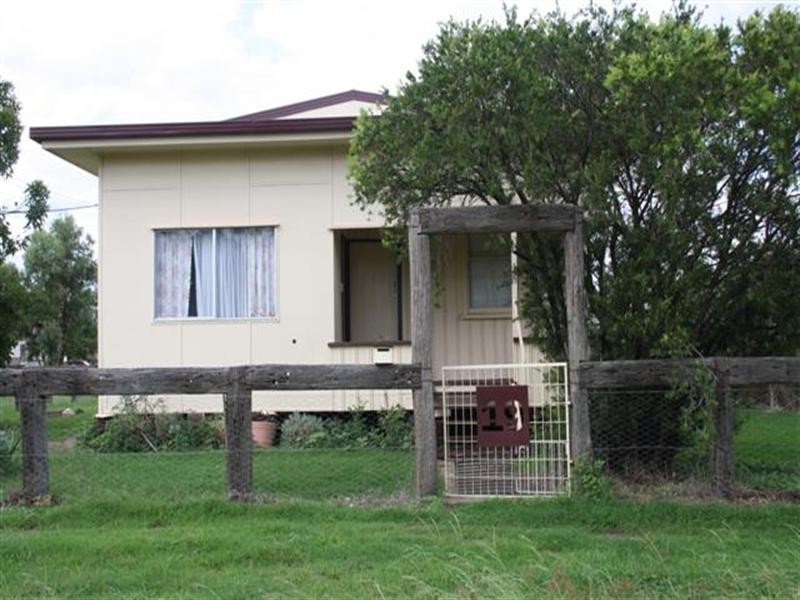 19 Bagot Street, Dalby QLD 4405