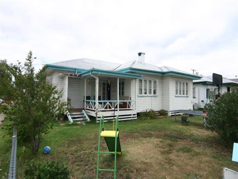 38 Nicholson Street, Dalby QLD 4405