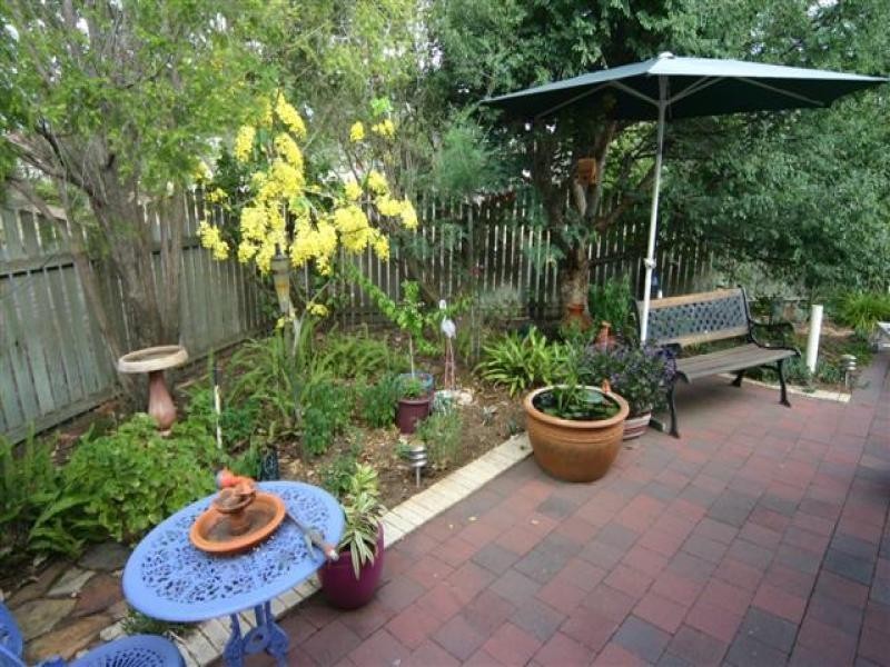 10 Lawson Street, Dalby QLD 4405