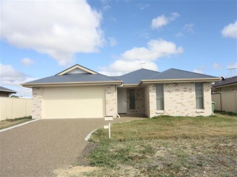 6 Barry Place, Dalby QLD 4405