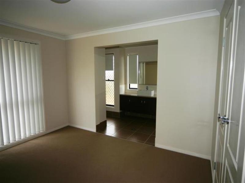 5 St Andrews Chase, Dalby QLD 4405