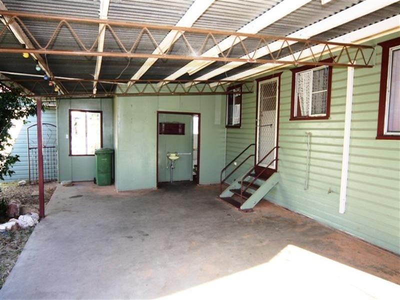 73 Nicholson Street, Dalby QLD 4405